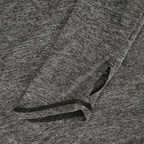 THE NORTH FACE Motivation Stripe ½ Zip Pullover Top heathered gray - Women's - Picture 11 of 13
